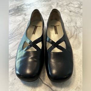 Trotters black flats - EUC - Size 10.5 N